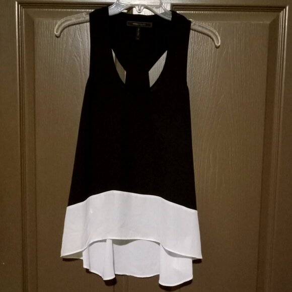 BCBGMAXAZRIA black and white flowing "Allison" top, size XXS - Picture 1 of 3